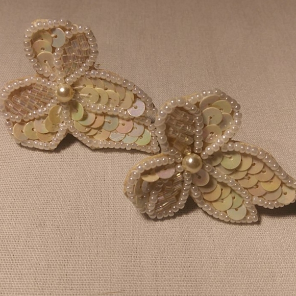 Sequin Bow wrapped in Pearls CLIP Earrings - Picture 2 of 4